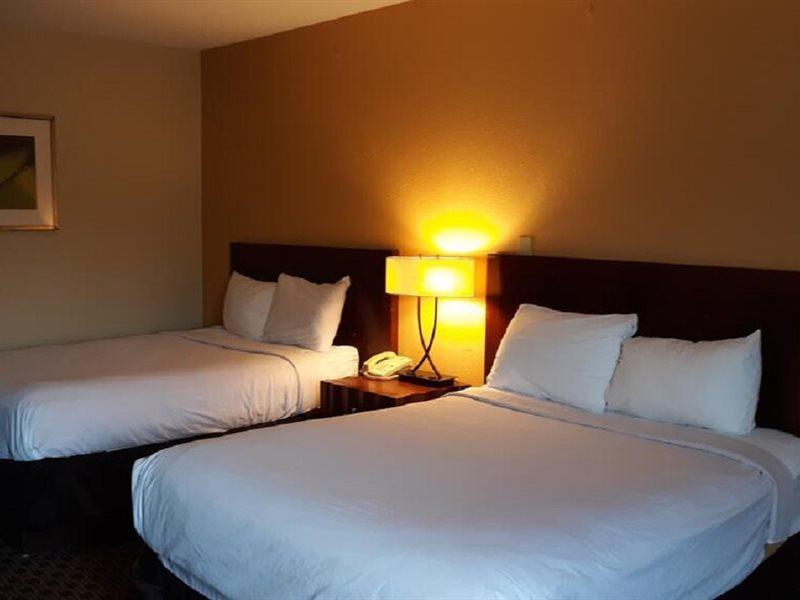 Hotel Baymont By Wyndham Williamsburg Esterno foto